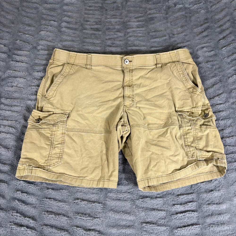 Lee Extreme Motion Mens Tan Khaki Cargo Shorts Size 42 Performance Series AQ361